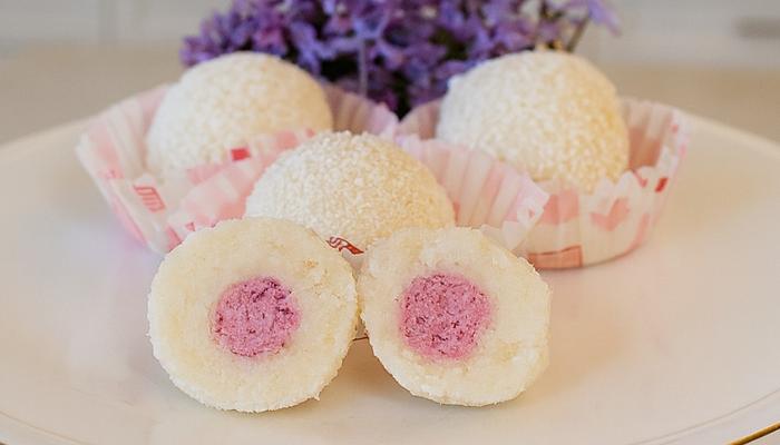 Posne Kokos Kuglice sa Roze Punjenjem – Brz i Ukusan Recept