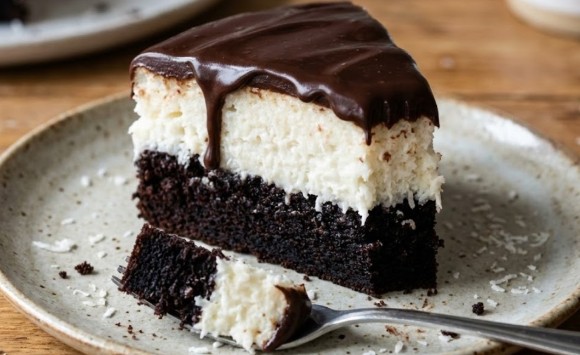 Kremasta Bounty Torta: Recept za Sočan Biskvit i Bogat Kokos Fil