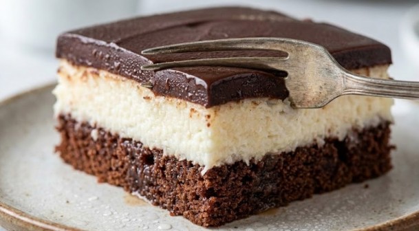 Ledene Kokos Kocke: Recept za Najkremastiji Kolač sa Kokosom (Sočan i Osvežavajući)