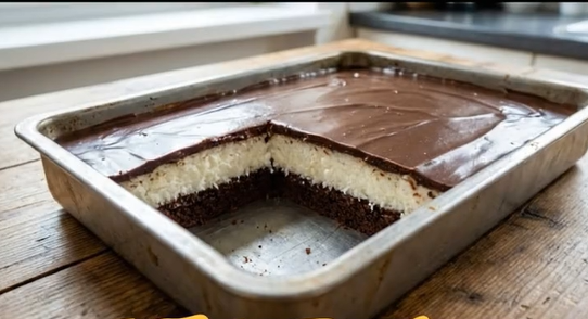 Domaći Bounty Kolač: Savršen Spoj Kokosa i Čokolade Koji se Topi u Ustima