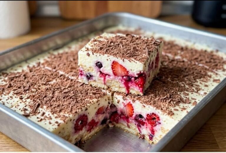 Čuvena Grčka Torta sa Šumskim Voćem | Brzi Desert za 20 Minuta