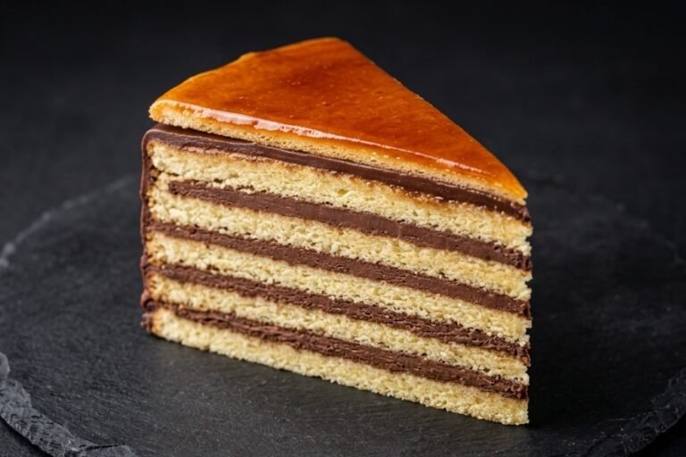 Domaća Doboš torta | Originalni recept za čuvenu slojevitu tortu sa karamelom