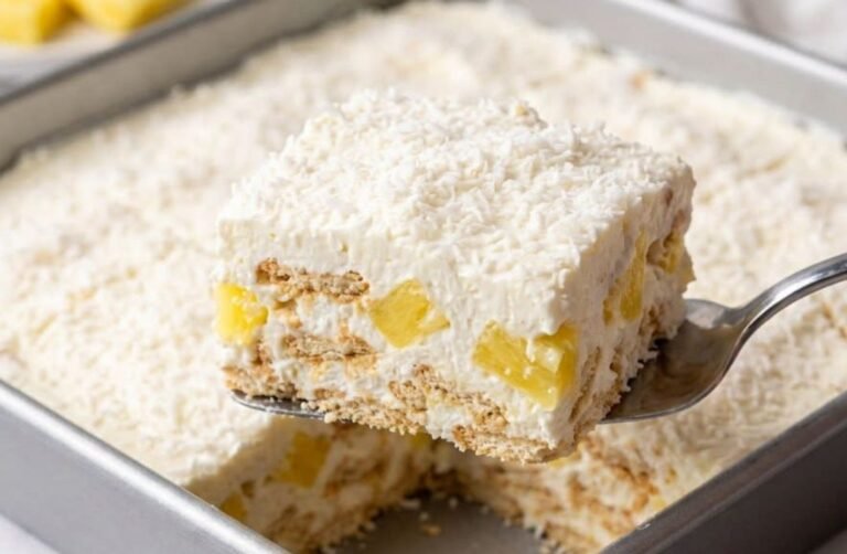 Brza tropska torta | Osvežavajući desert bez pečenja sa ananasom i kokosom