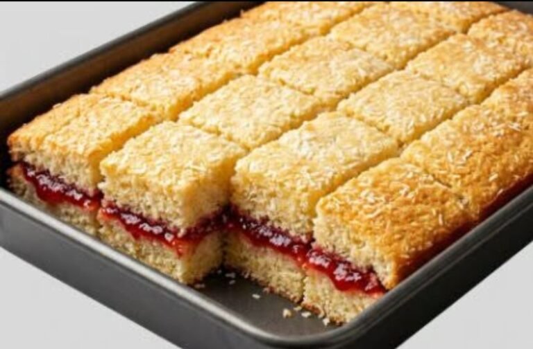 Kokos Džem Kocke | Starinski sočni kolač sa jagodama